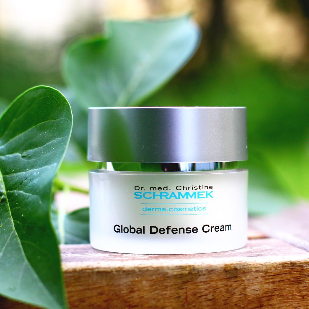 GLOBAL DEFENSE - SPF 20. DAGKREM OG SOLKREM I ETT. Antirynke dagkrem med infrarød og UV beskyttelse. Perfekt for sommeren.