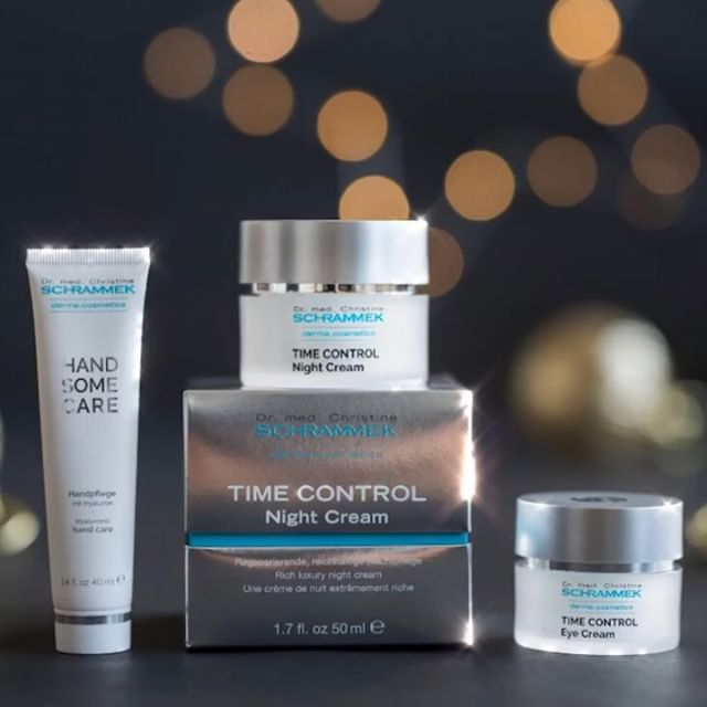 LUXURIOUS OVERNIGHT REPAIR Den mest luksuriøse julegaven man kan gi til dem man er glad i. Effektive antirynke produkter til ansikt, hals og øyne sørger for bedre spenst og elastisitet. Rynker reduseres og huden forynges med dokumentert effekt. Julepris: 1990,- (ord. pris: 3015,-) Pssst... Det følger også med en nydelig sovemaske i silke samt en håndkrem????