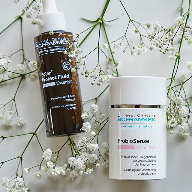 ProbioSense er en unik dag- og nattkrem, som styrker det mikrobielle miljøet i huden, noe som er essensielt for en sunn og sterk hud. På sommerstid er den helt perfekt i kombinasjon med Solar+ Protect Fluid med SPF 50. Ha «MUST HAVE» solproduktet i vesken gjennom sommeren. Et «On top» trygghetsprodukt som påføres ved sterk eller langvarig soleksponering. Redningen når behovet for ekstra beskyttelse dukker opp. Påføres gjennom dagen ved behov. #solar+ schrammeksommer ???? @bethsbeautycenter