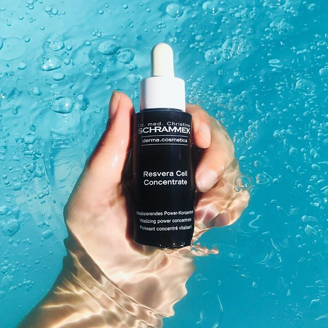 Husk solkrem i solen️ Resvera Cell Concentrate er et perfekt serum å påføre under solkrem for antirynke og kraftig beskyttelse. Inneholder Reservatrol og Vitamin C