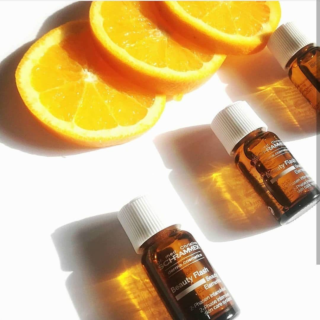 Vitamin Boost Vitamin C Beauty Flash er en kraftfull antirynkekur, med høykonsentert Vitamin C i sin beste form, som nyaktiveres rett før påførelse. Den ultimate behandlingen for en glødende og frisk hud????

Forebygger og reduserer linjer, tap av elastisitet, hyperpigmentering samt booster en sliten og trøtt vinterhud???? Vitamin C er et veldokumentert virkestoff i kampen mot aldring.  ????: @schrammek_greece