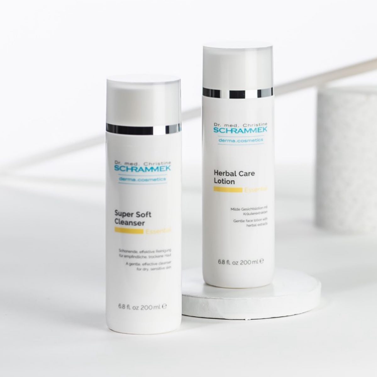 Everyday EssentialsBeroligende og fuktighetsgivende egenskaper får huden tilbake i balanse gjennom vinteren️

Step 1. Super Soft Cleanser: Pleiende og beroligende rensemelk for normal, tørr og sensitiv hud. Fjerner makeup, smuss og forurensning skånsomt og effektivt på hud og øyeområdet uten å avfette.

Step 2. Herbal Care Lotion: Beroligende, betennelsesdempende og rensende hudvann. Helende planteekstrakter balanserer og styrker huden. Påføres med bomullspads etter Super Soft Cleanser. Fjerner også øye-makeup.