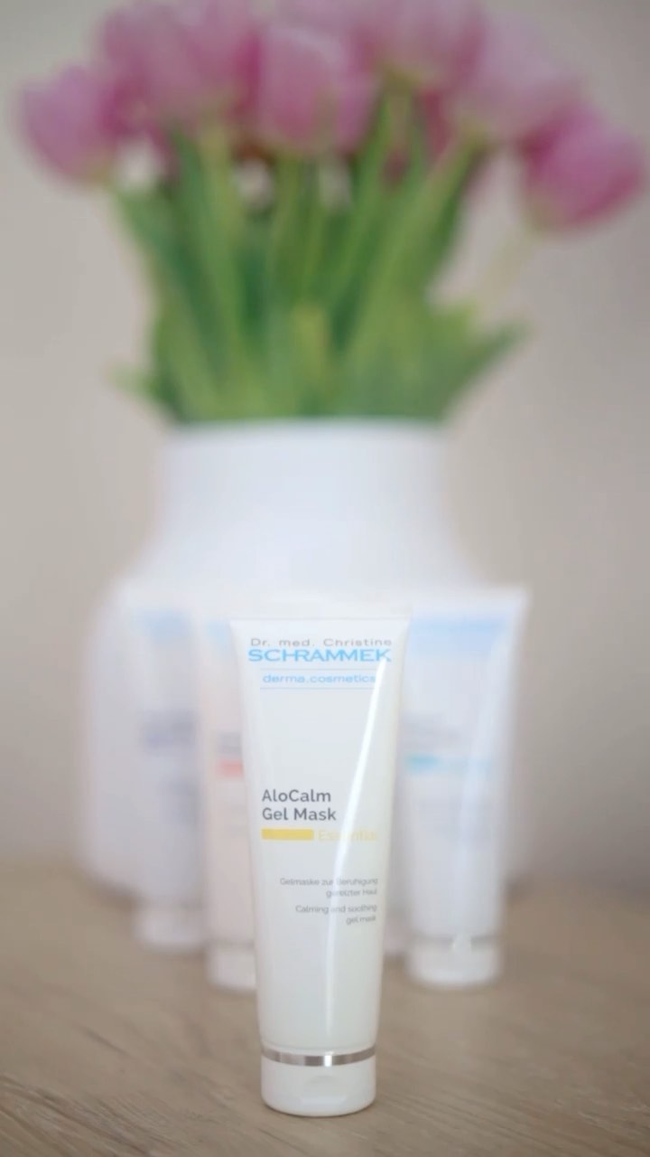 Helgefølelsen midt i uka er self-care. Senk skuldrene, lukk øynene og slapp av med masker fra Dr. Schrammek🏼‍♀️ Bruk maske 1-2 ganger i uken og merk forskjellen. Over tid vil huden føles sterkere, sunnere og spenstigere️🏻 Hvilken maske er din favoritt? 

Tips: Få en mer effektiv og skreddersydd hjemmebehandling med multimasking. De fleste av oss har en hud med flere ulike behov på samme tid. Med multimasking punktbehandler du de ulike områdene av huden din med forskjellige ansiktsmasker tilpasset hudtilstanden.

 @drschrammeksa