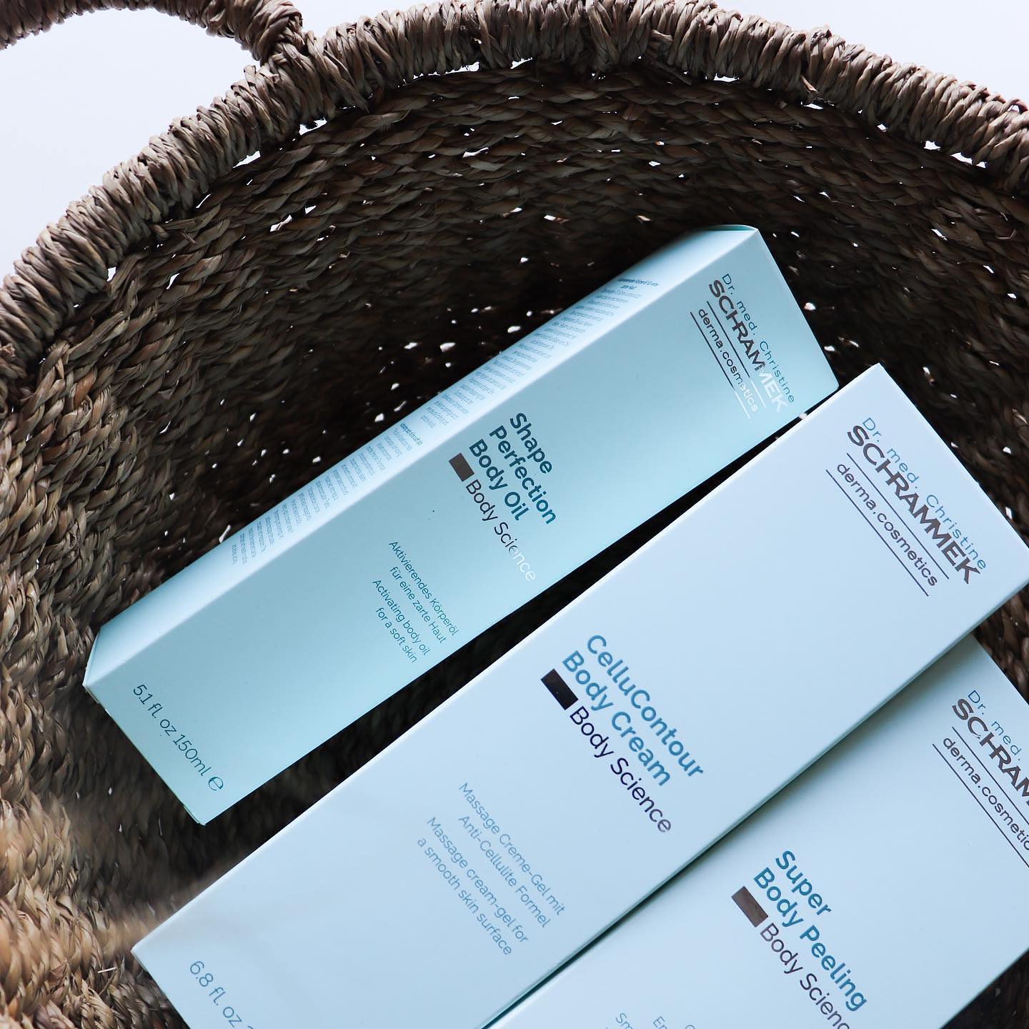 Bodylicious Dr. Schrammeks kroppsserie er perfekt skreddersydd for problemområder som cellulitter og slapp hud, og jobber aktivt på figuren. 

Med fettforbrennende, sirkulasjonsøkende og drenerende effekt, sørger Body Science for spesifikk lokalbehandling av mage, rumpe, lår og armer. 

Produktene jobber i synergi, og kombinert forsterkes den oppstrammende effekten.


📸@schrammek_portugal