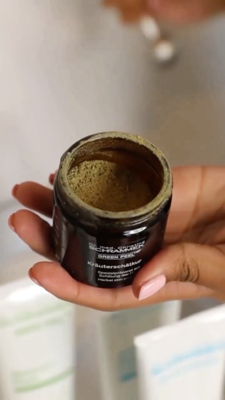 Er julegavene i boks? Gi dine nære og kjære velvære og kjærlighet til huden Med Dr. Schrammek og GREEN PEEL får huden en effektiv antirynke og en glød du ikke kan sminke deg til. Den perfekte julegaven til deg selv eller en du er glad i

Psst… Når du kjøper et gavekort, støtter du en liten bedrift, samtidig som du lager nye minner å se frem til for året som kommer🏻

 #påførmedkjærlighet  @drschrammeksa @natur_hjertet @schrammeknorway