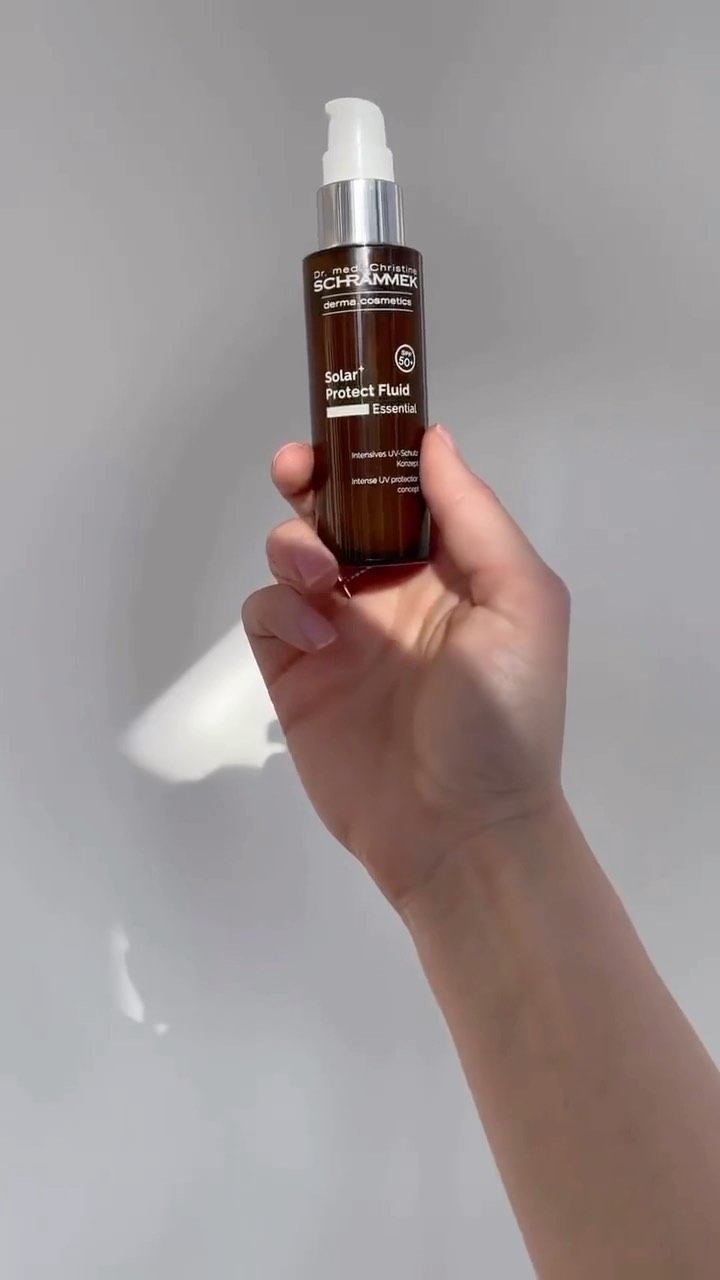 Sunny days ahead️🍋

Solar+ Protect Fluid SPF 50+ er et MUST-HAVE solprodukt i vesken i sommerhalvåret. Påføres etter behov når huden utsettes for sterk UV-eksponering. Kan påføres over dagkrem og make-up eller blandes inn i favorittproduktet🏻🏻 Passer alle! 

Psst… Ved kjøp av Solar+ Protect Fluid SPF 50+ får du nå med gratis Daily Hydra Maximum SPF 20 i travel size (Verdi: 245,-). 

#solar+
