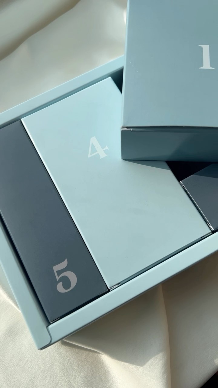 Psst… Årets adventskalender fra Dr. Schrammek er snart i en klinikk nær deg️ 

Vi gleder oss til en magisk adventstid og 🧖🏼‍♀️