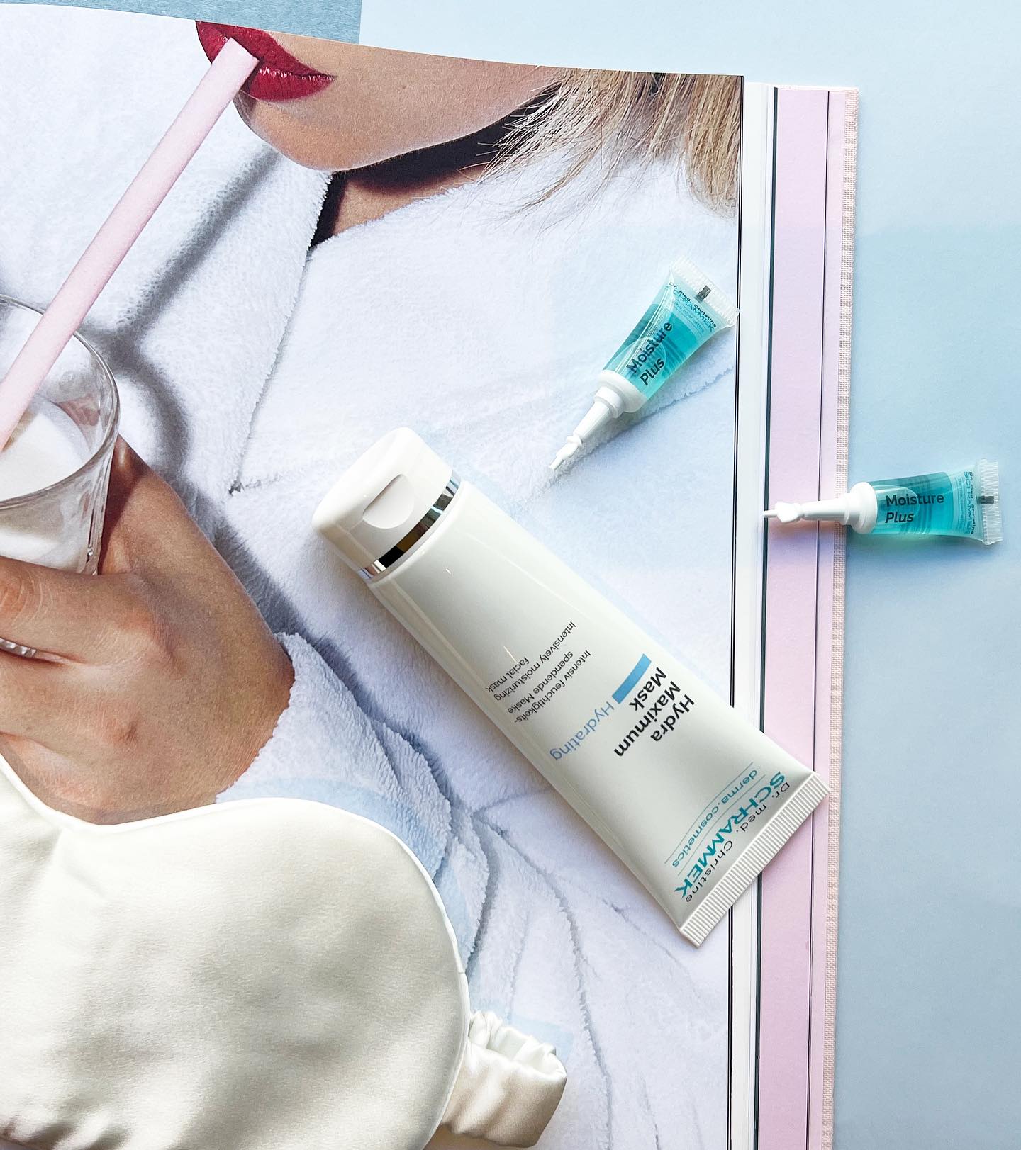 Vi skal bruke ekstra tid på selvpleie i høstferien🧖🏼‍♀️🤍 Tenk så deilig å roe ned huden og fylle den med fuktighet etter en lang dag i frisk luft. Nødvendig er det også. 

Hydra Maximum Mask er en intensiv fuktighetsmaske med beskyttende og styrkende effekt. Tilfører huden rikelig med fuktighet og styrker hudens naturlige glød. Rik på omega 3, 6 og 9 fettsyrer, samt den effektive formelen Moisture-Lab Technology.

Psst… Husk at siste dag med 15% rabatt på hele Hydrating-linjen er i morgen.