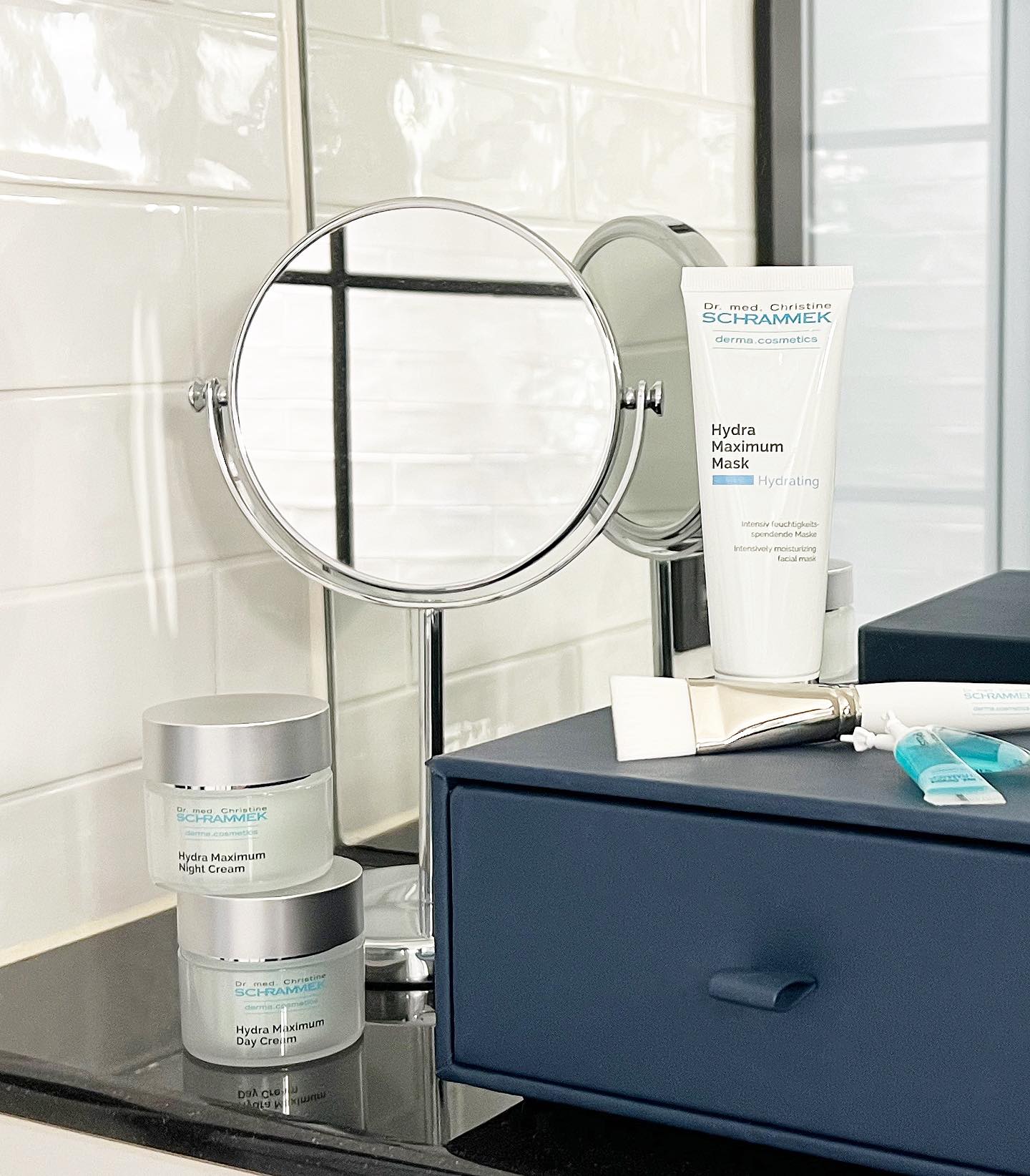 Visste du at fuktighetstap over tid kan føre til tap av volum og spenst, og videre føre til aldringstegn med fine- og dypere linjer og rynker? 

Med Dr. Schrammeks Hydrating-linje kan hudens fuktbalanse gjenvinnes samtidig som den styrkes og beskyttes

Psst… I september får du -15% på hele Hydrating-linjen.