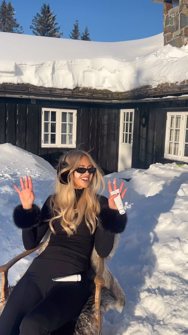 Ååh som vi gleder oss til deilige påskedager️ Påsken gir muligheter til å være ekstra mye ute - på fjellet, ved sjøen eller i livlige bygater. Forhåpentligvis skinner sola hele dagen, og da er det om å gjøre å smøre den vinterbleke huden med god solkrem🧴

PROTECT & REPAIR er et skreddersydd vårkit som gir høy UV-beskyttelse og oppbyggende pleie etter solrike dager. 

Inneholder:  Sensiderm Sun Cream SPF 50  Sensiderm Mask  2 stk Calm Plus Ampoules   2 stk Bamboo pads  Prøver på Blemish Balm i fargene Light, Classic og Honey 
Kampanjepris: 1140,- (Ord. pris: 1526,-).