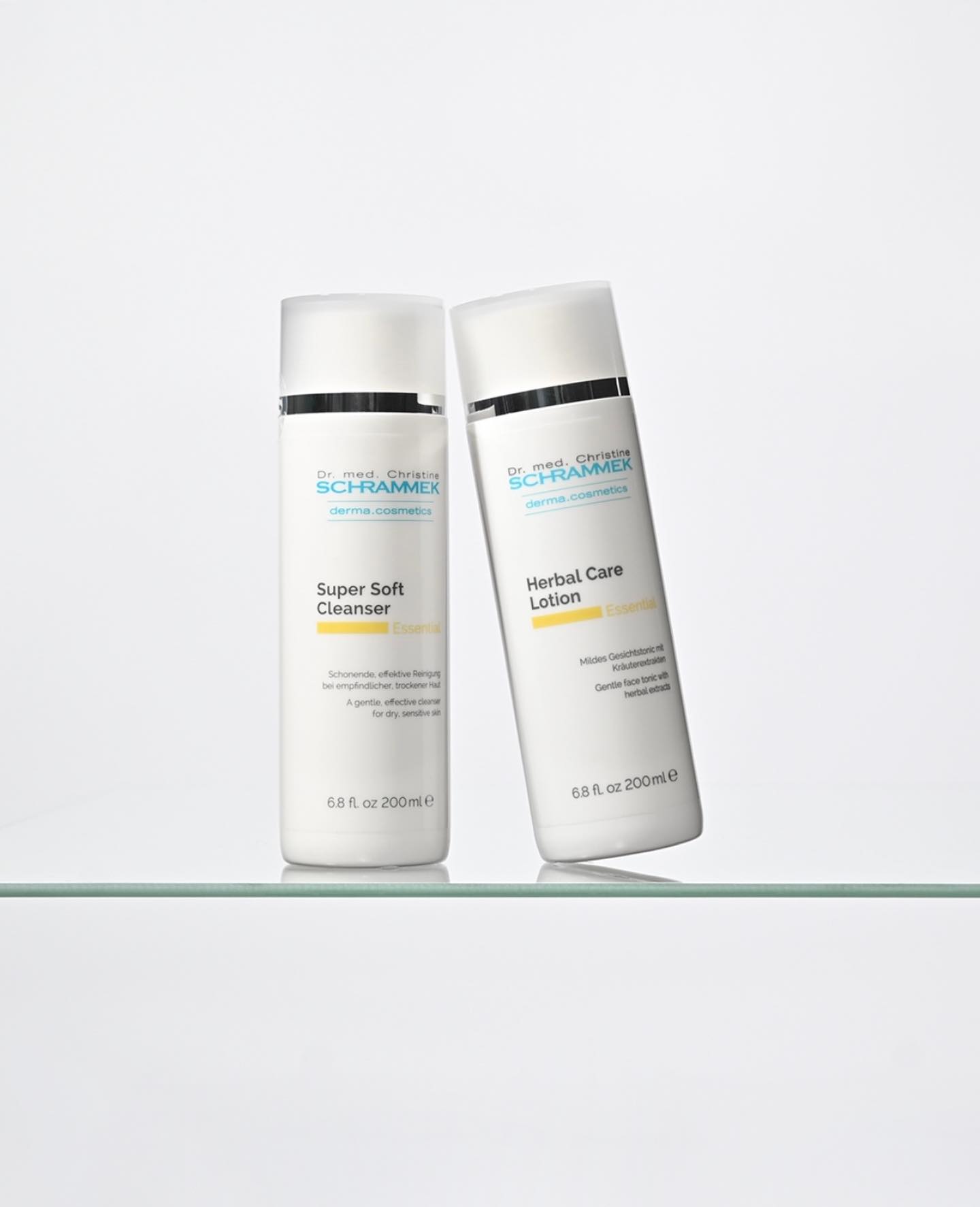 Everyday Essentials🫧🏻 Essential-serien har unike basisprodukter med oppbyggende og styrkende egenskaper som skaper en inntakt hudbarriere

Step 1. Super Soft Cleanser: Pleiende og beroligende rensemelk for normal, tørr og sensitiv hud. Fjerner makeup, smuss og forurensning skånsomt og effektivt på hud og øyeområdet uten å avfette.

Step 2. Herbal Care Lotion: Beroligende, betennelsesdempende og rensende hudvann. Helende planteekstrakter balanserer og styrker huden. Påføres med bomullspads etter Super Soft Cleanser. Fjerner også øye-makeup.

Psst… Gode renserutiner morgen og kveld gjør at resten av hudpleien blir mer effektiv🧖🏼‍♀️