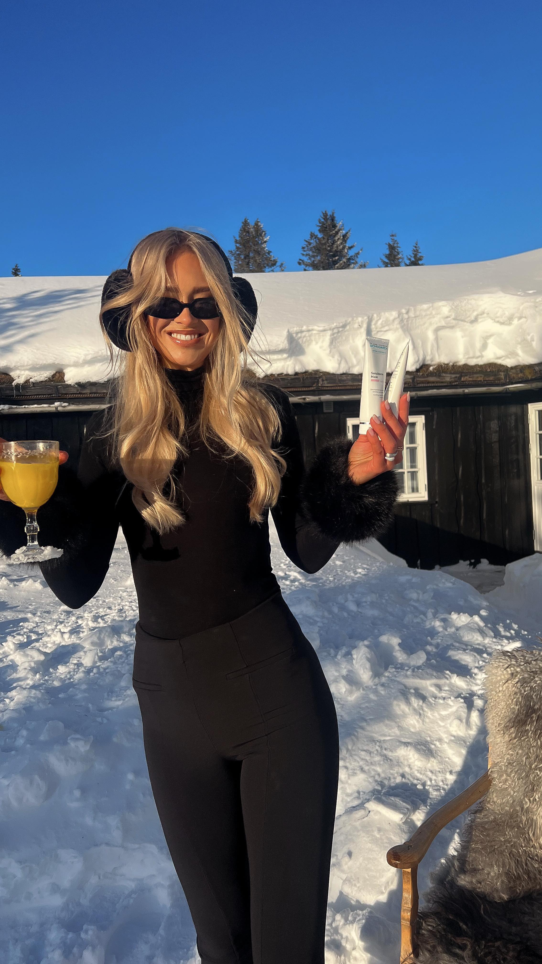 SOS for berloligende hudpleie under solbeskyttelsen

Soothing SOS Fluid er et serum med beroligende og helende egenskaper🤍 Demper umiddelbart rødhet, irritasjon og stress i huden. Fuktighetsgivende, betennelsesdempende og styrkende på en svekket hudbarriere. Påføres ansikt, hals og décolleté morgen og kveld. 

Psst… Dette herlige serumet får du nå i Dr. Schrammeks Sooth & Protect vårkit, som inkluderer Sensiderm Sun Cream SPF 50 og prøver på vår bestselgende Blemish Balm. Perfekt til påsken og våren som ligger foran oss️🧴🏻