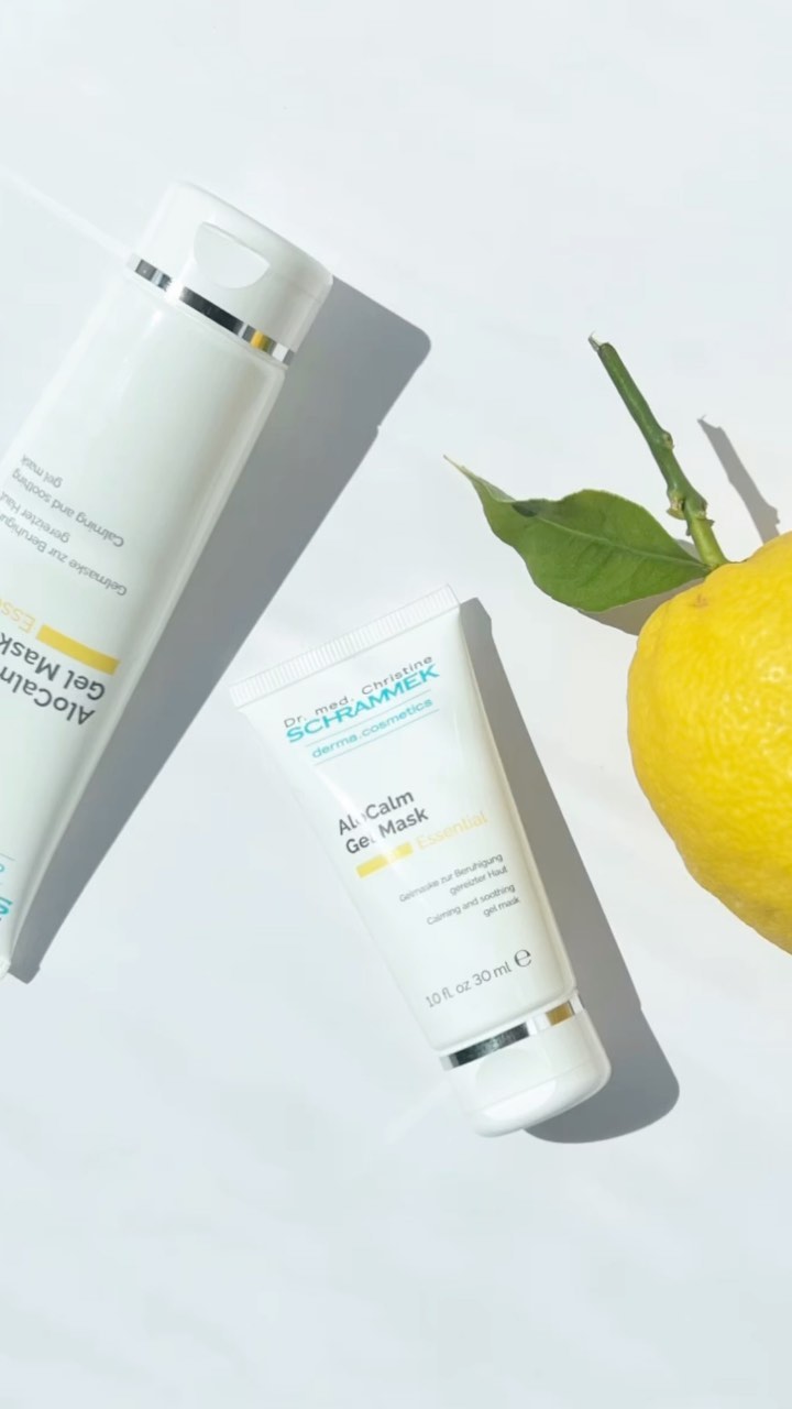 Cooling and caring 

AloCalm Gel Mask er en intensiv fuktighetsmaske med pantenol, hyaluronsyre og aloe vera. Tilfører huden rikelig med fuktighet, samt essensielle næringsstoffer og beroligende egenskaper. Den perfekte «after-sun» masken som hjelper huden tilbake i balanse etter solrike dager. Passer alle hudtyper. Tips: Oppbevares i kjøleskapet, 
for en herlig avkjølende effekt. Kommer i 75 ml og 30 ml. 

Psst… Denne får du nå i et av våre skreddersydde solkit til sommerpris. Perfekt til ferien⛱️️🏻