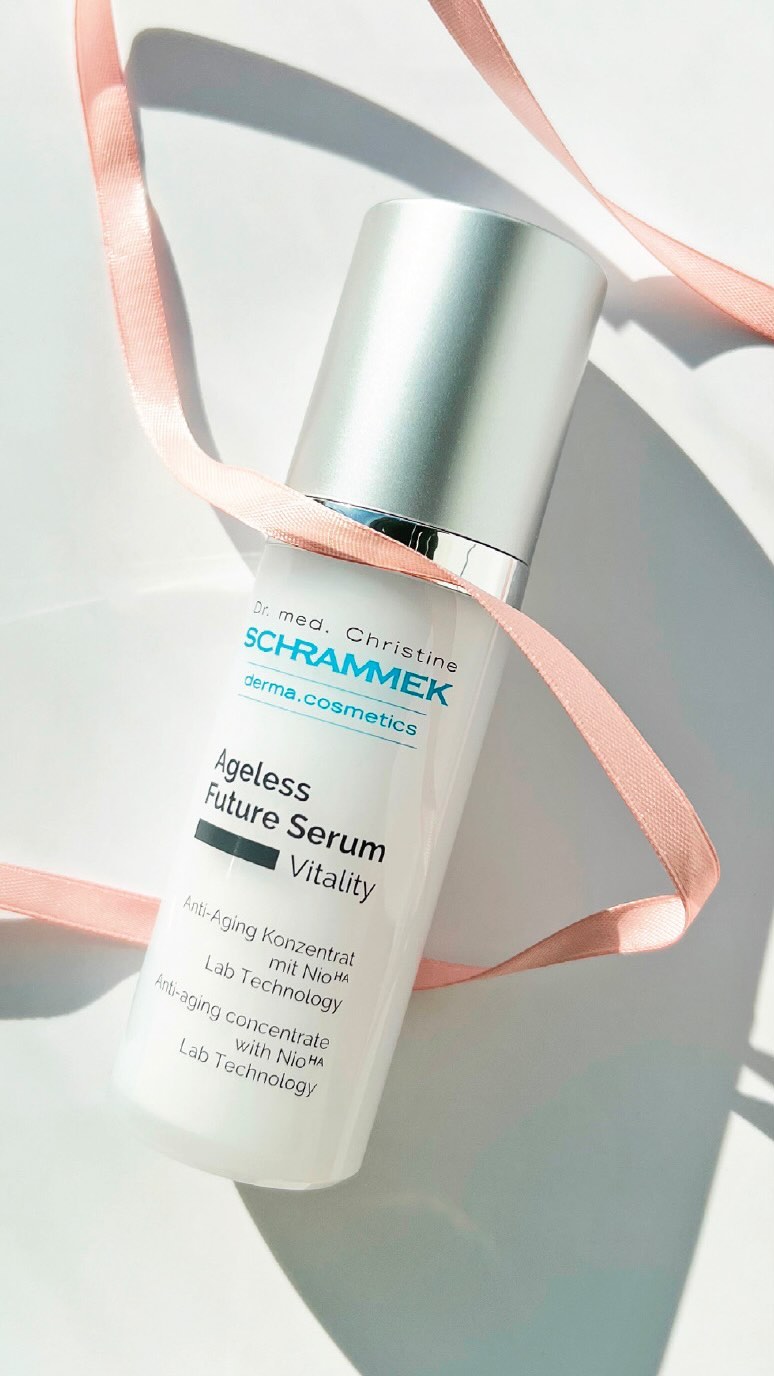 Marthes kveldsrutine🫶🏻🧖🏼‍♀️

 Super Soft Cleanser - rens 2 ganger
 Herbal Care Lotion - alltid etter rens 
 Hydra Maximum Eye Fluid 
 Refirm Dècolletè Cream
 Ageless Future Serum 
 Vitalizing Oil Concentrate 

God natt