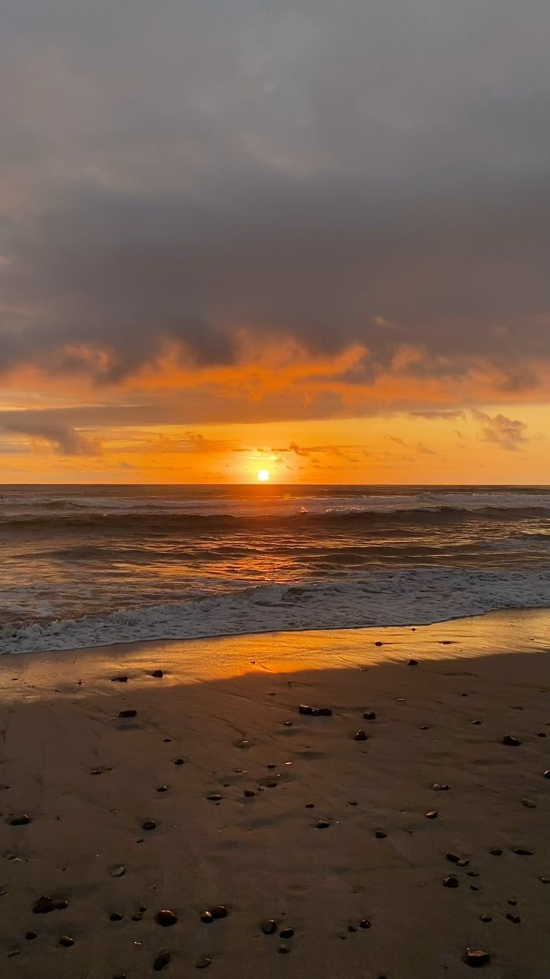 The Sunset Glow🫶🏻

Trenger ansiktet ditt en pause fra solkrem og en skikkelig oppfriskning? Prøv en GREEN PEEL Fresh Up i sommer og få en glød som en nydelig solnedgang. Helbredende urter, fulle av næringsstoffer direkte fra naturen, gir huden energi, økt spenst og glød🏻